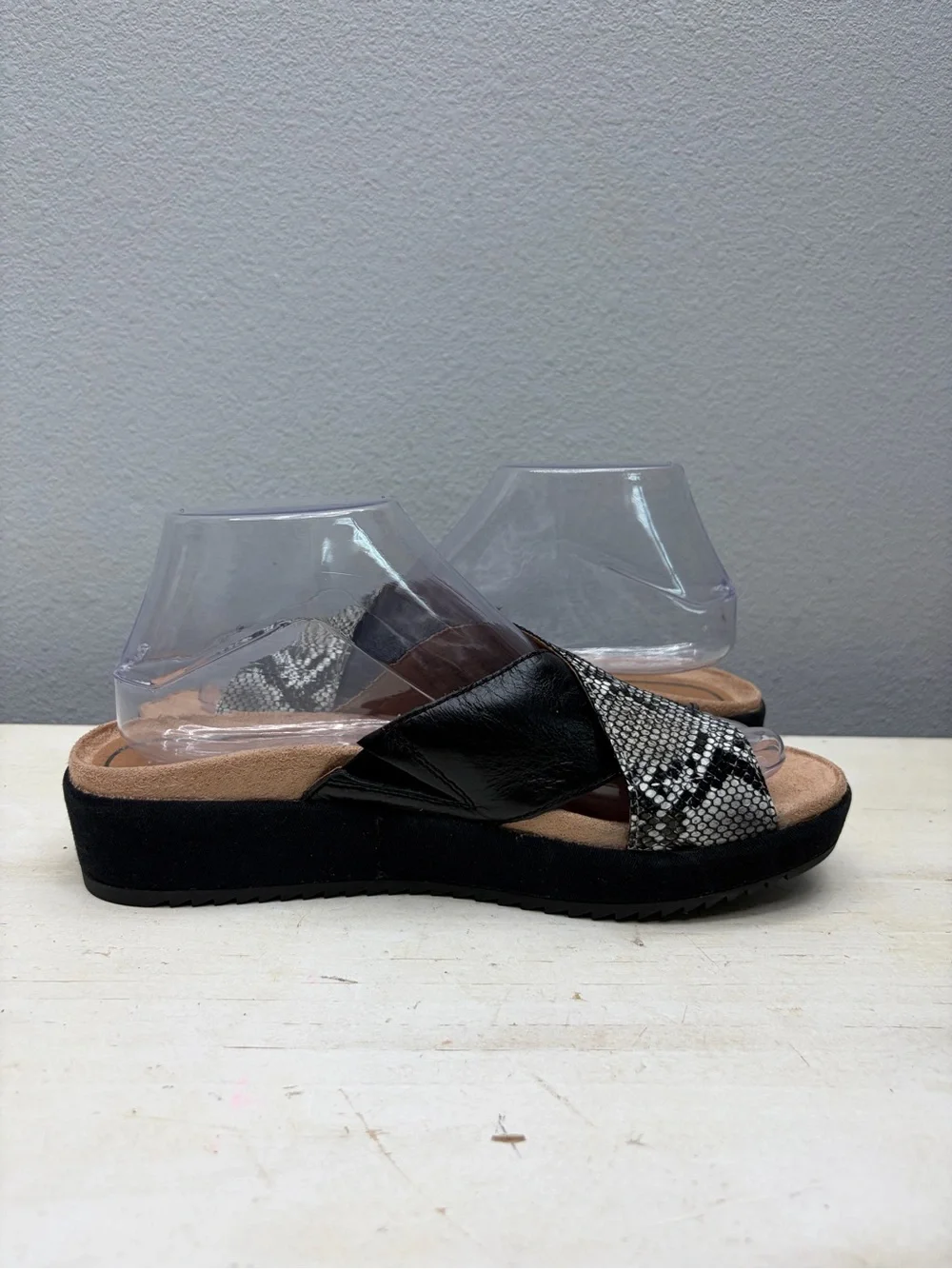 Vionic Snake Skin Hayden Slide Sandals Size 8